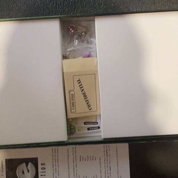 โ๐ช๐ Clue: The Classic Edition Board Game - Near New! ๐๐ฆโ - Picture 5 of 5